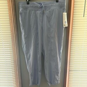 Lululemon Dance Studio MR Crop